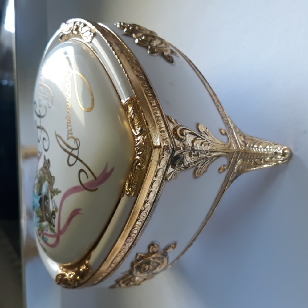 Vintage Westland musical jewelry box